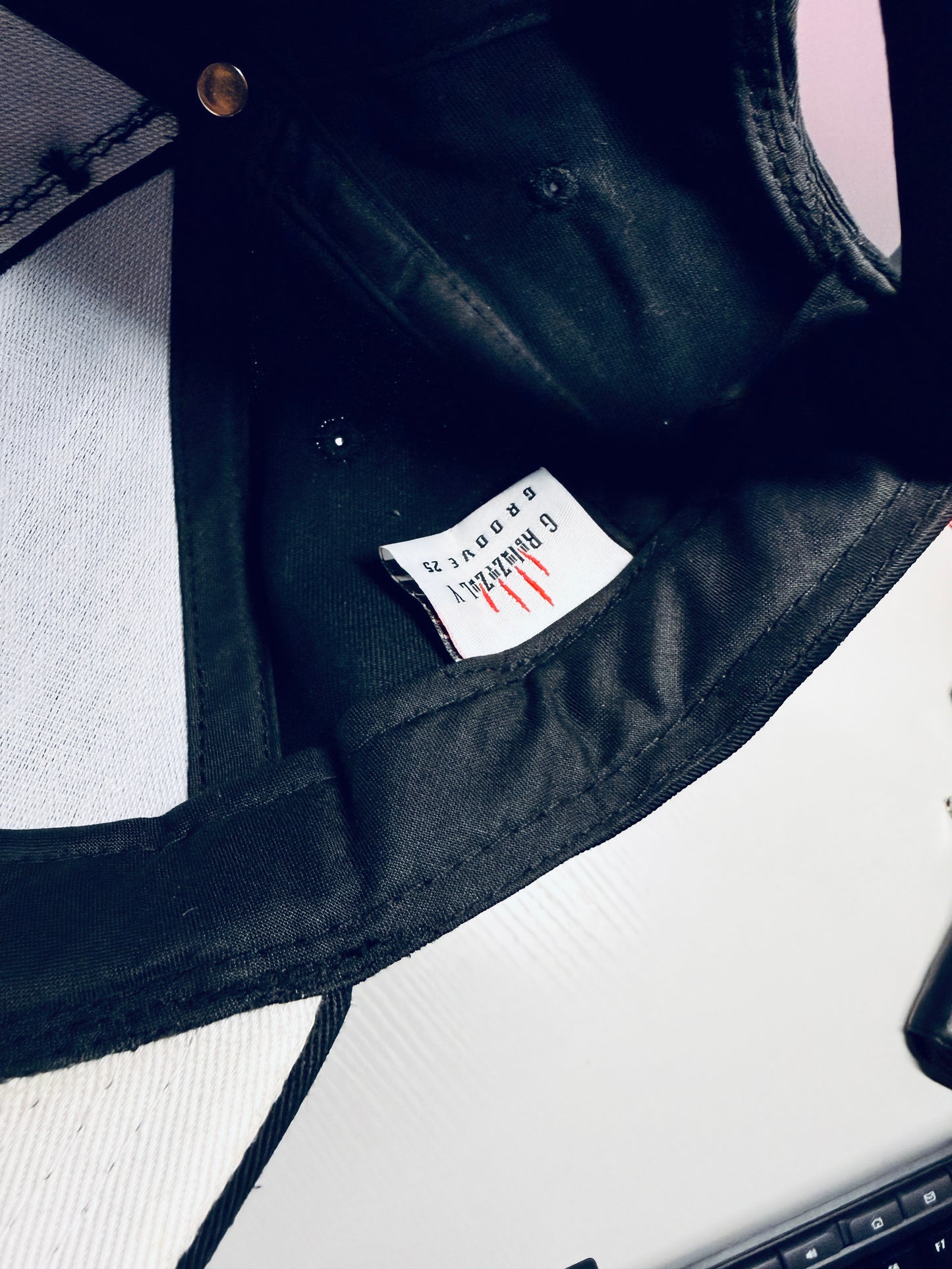 Grizzly Drip Black caps